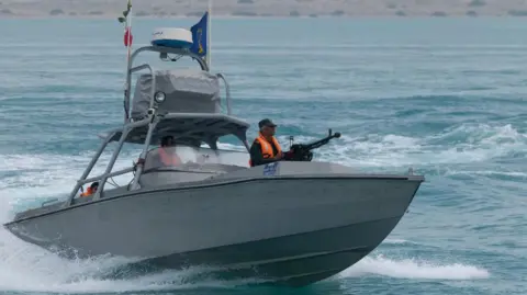 伊朗封锁霍尔木兹海峡，全球石油通道遭遇何种后果？