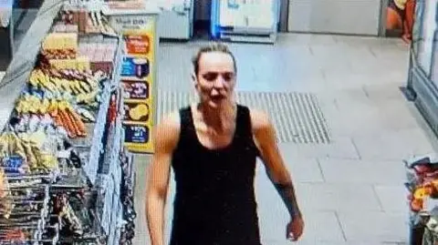 警方在湖中发现失踪母亲的尸体