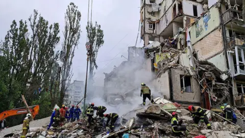 基辅死亡人数升至15人，俄罗斯空袭无视特朗普停火要求