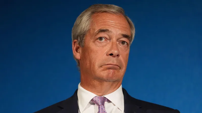 法拉奇承诺大规模驱逐以解决小船涉英问题