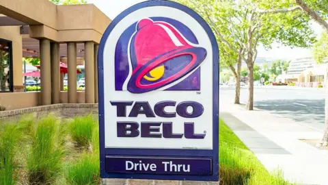 Taco Bell订单一人订购1.8万份水 后重新思考AI驱动的驶入式服务