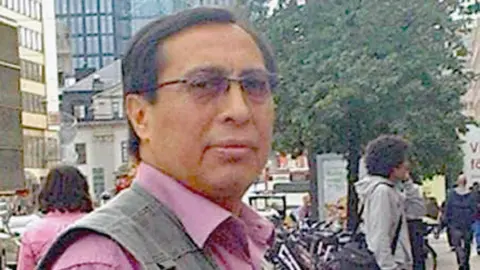三名少女因在街头杀死男子而被拘留